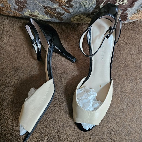 Women Leather Naturalizer High heels two tone shoes Size 8.5 - Picture 5 of 11